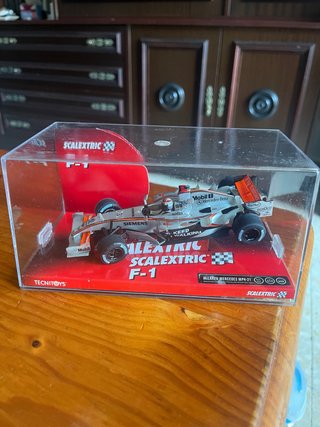 Scalextric F1 McLaren Mercedes MP4-21