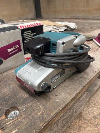 Lijadora de banda Makita 9404