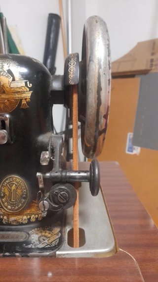 Máquina de coser SINGER antigua