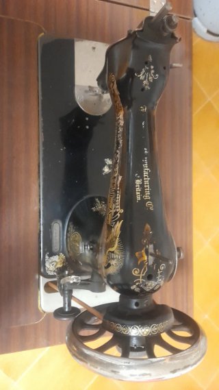 Máquina de coser SINGER antigua