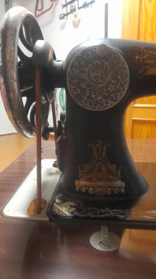 Máquina de coser SINGER antigua