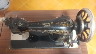 Máquina de coser SINGER antigua