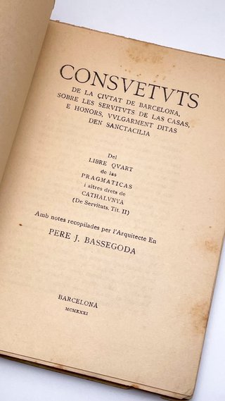 Libro antiguo"Consvetuts de la Ciutat de Barcelona