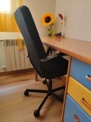 Scrivania con cassetti