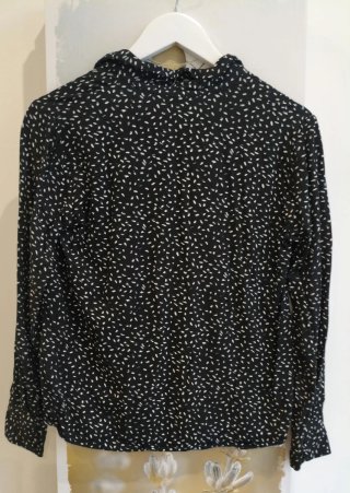 Camisa negra blusa con estampado blanco