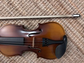 Violín 1/2 con fundo y arco