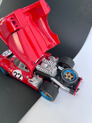 Ferrari 330 P4 1/18 Universal Hobbies