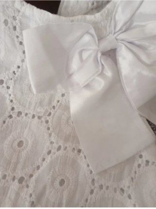 Vestido blanco niña precioso tela blanca bordada