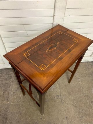Pequeño Escritorio antiguo. Calidad.