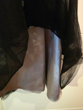 Vestido de fiesta negro y plateado