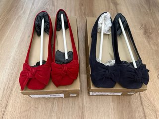 Bailarinas ante rojo lazo