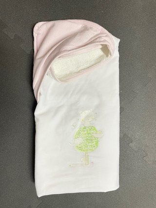 Lote 4 piezas ropa baño niña: 3 toallas 1 albornz
