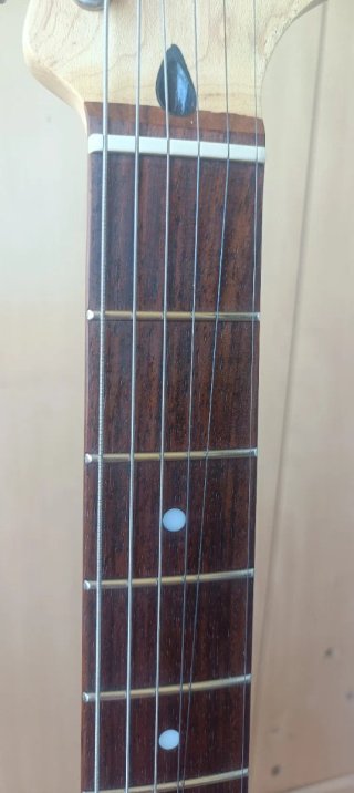 Squier by Fender Arctic white