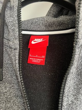 Chaqueta Nike y Negra con Cremallera
