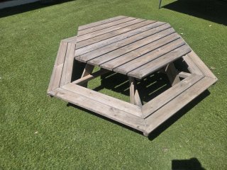 Mesa de picnic hexagonal de madera