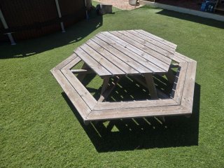 Mesa de picnic hexagonal de madera