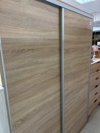Armario puertas correderas madera y metal