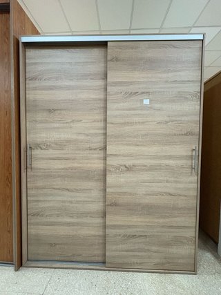 Armario puertas correderas madera y metal