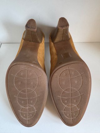 Zapatos de ante y tacón
