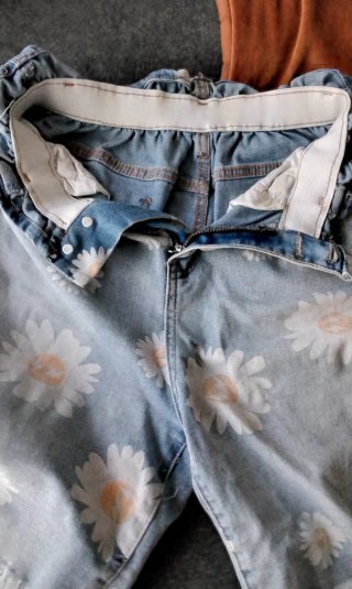 Bermudas vaqueras estampadas de margaritas