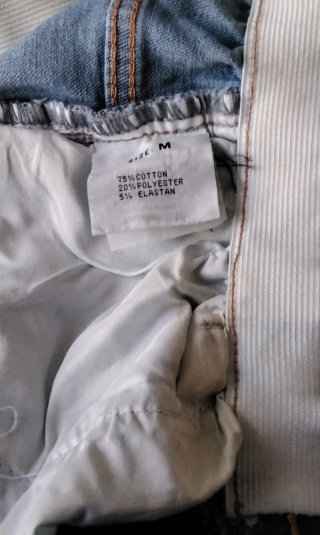 Bermudas vaqueras estampadas de margaritas