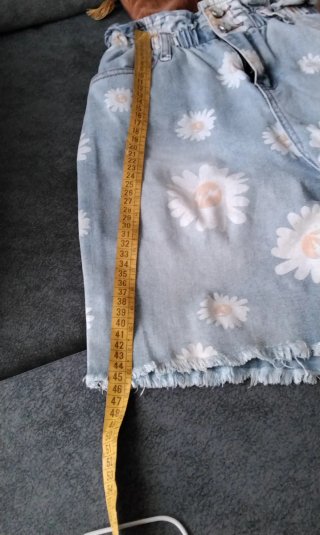 Bermudas vaqueras estampadas de margaritas