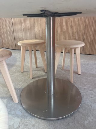 Mesa redonda de madera y metal 130cm de diametro
