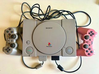 Sony PlayStation PS1 SCPH-7502 + 2 Mandos