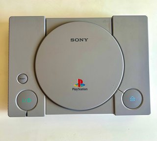 Sony PlayStation PS1 SCPH-7502 + 2 Mandos