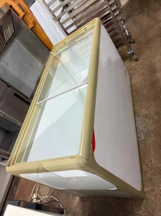 Congelador horizontal con tapa de cristal
