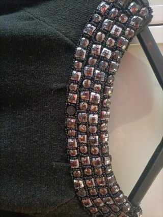 Vestido negro con pedrería