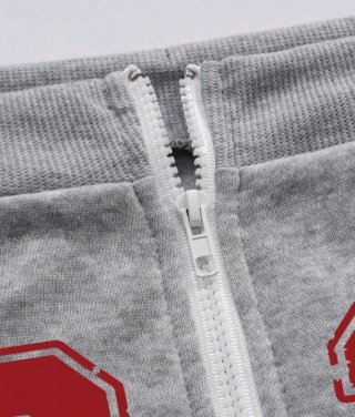 Chaqueta deportiva con hombros descubiertos