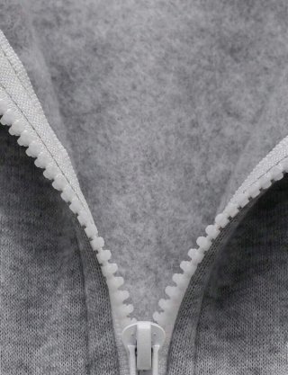 Chaqueta deportiva con hombros descubiertos