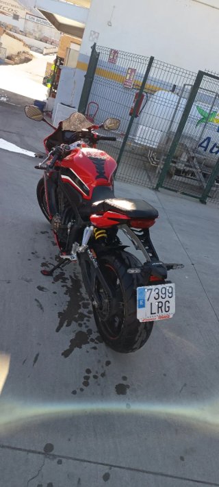 Honda CBR 650 R Roja y Negra
