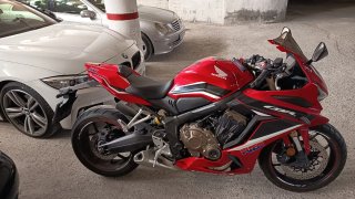 Honda CBR 650 R Roja y Negra