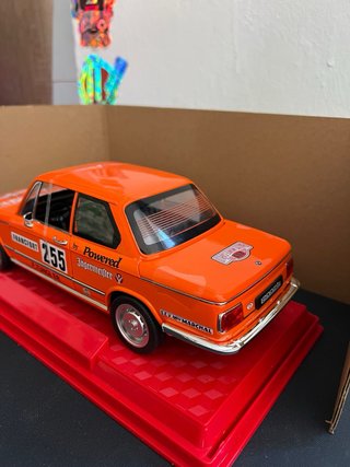 BMW 2002tii 1:18 NUEVO