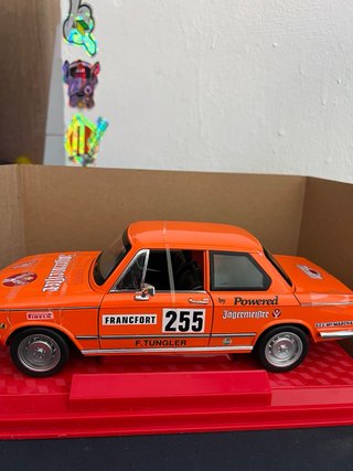 BMW 2002tii 1:18 NUEVO