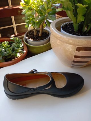 Sandalias doradas con adornos florales piel