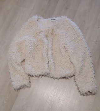 Chaqueta pelo Stradivarius beige Talla M