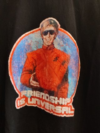 Camiseta serie TV "V" Friendship is Universal