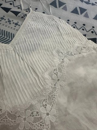Camiseta Zara blanca con encaje