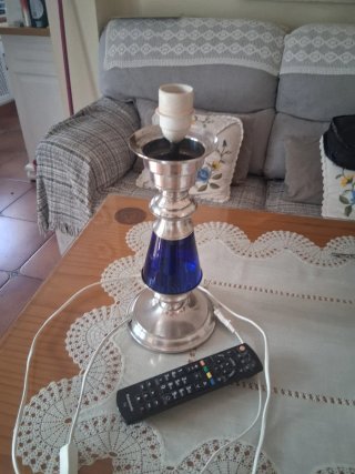 Lámpara de mesa alpaca cristal azul