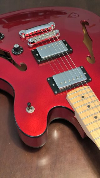 Squier by Fender Affinity Starcaster.