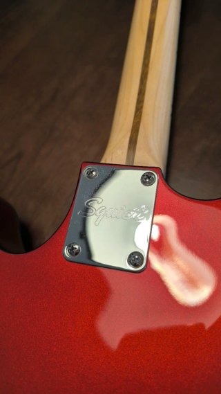 Squier by Fender Affinity Starcaster.