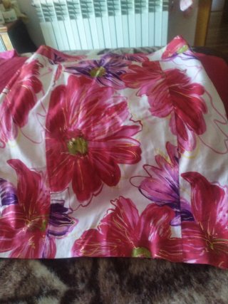 Falda estampada flores sin estrenar
