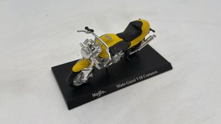 MAI415125 Maisto Moto Guzzi V10 Centauro 1/24 senz