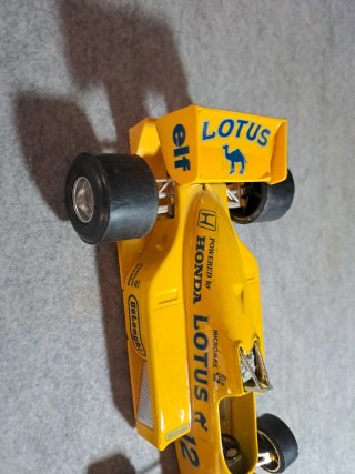 Coche F1 Lotus 99T Bburago 1:24 Senna
