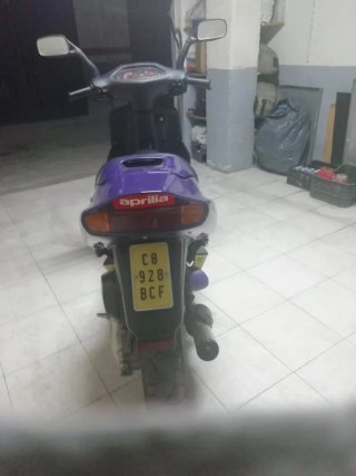 Moto Scooter Aprilia Morado/Amarillo