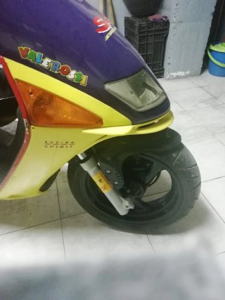 Moto Scooter Aprilia Morado/Amarillo