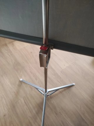 Pantalla de proyección portátil de 72" con trípode